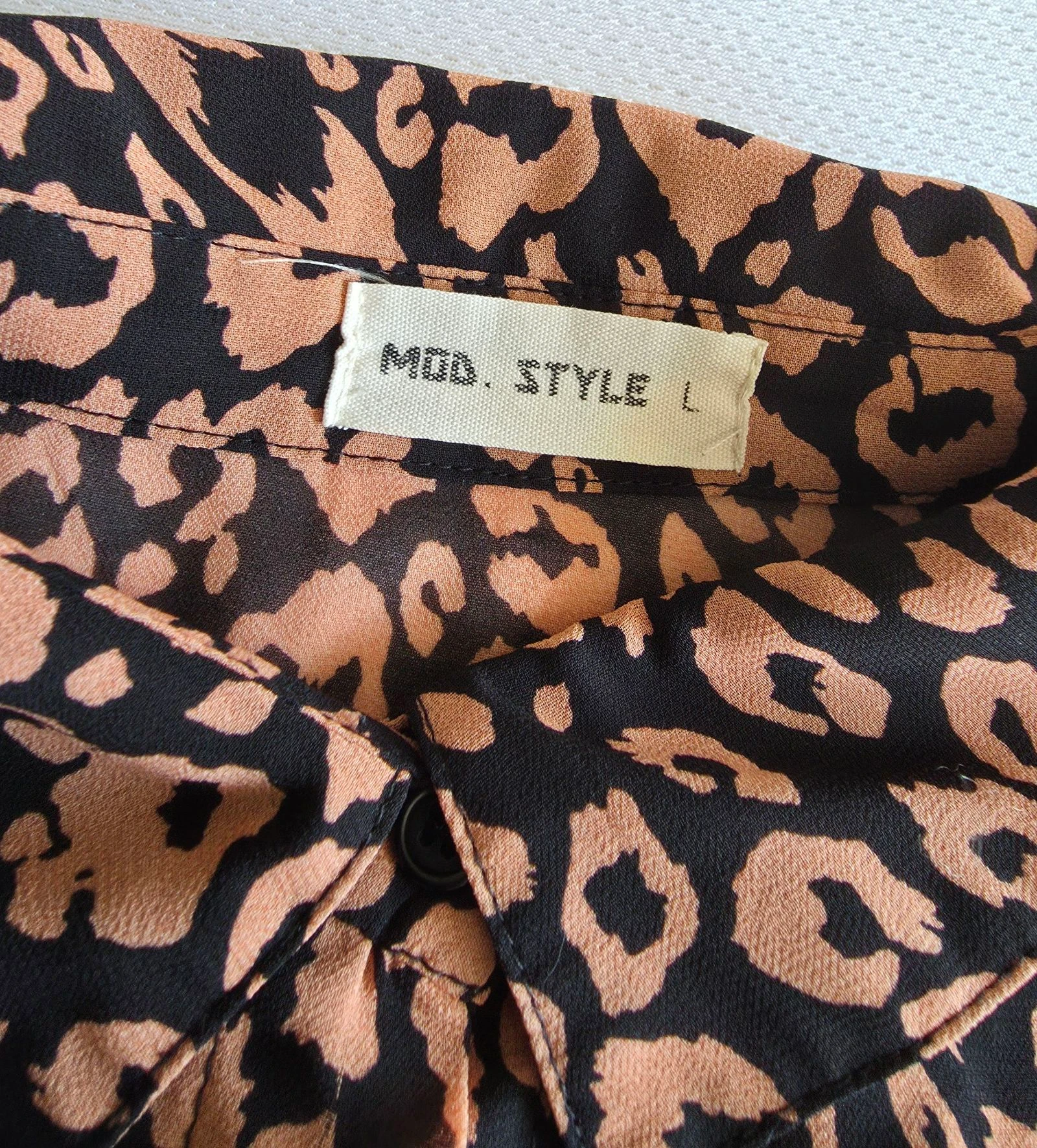 Vestido camisero médio leopardo marrom preto G 40 mangas compridas forrado – photo 8
